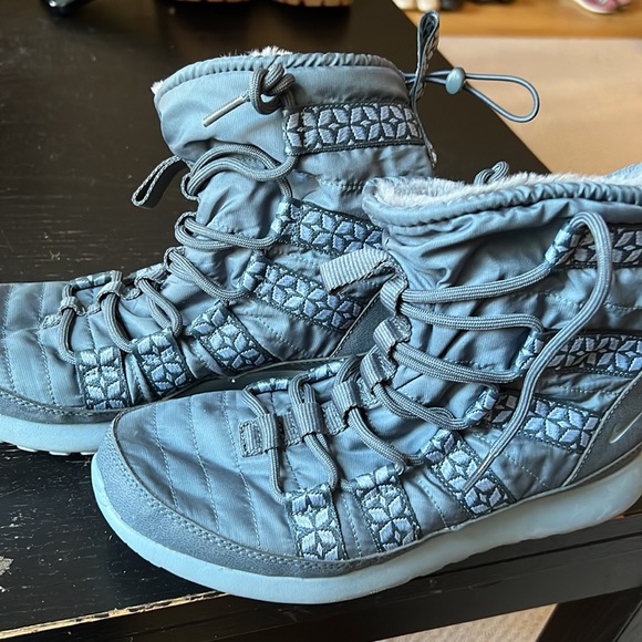 Nike boots - Picture 2 of 4